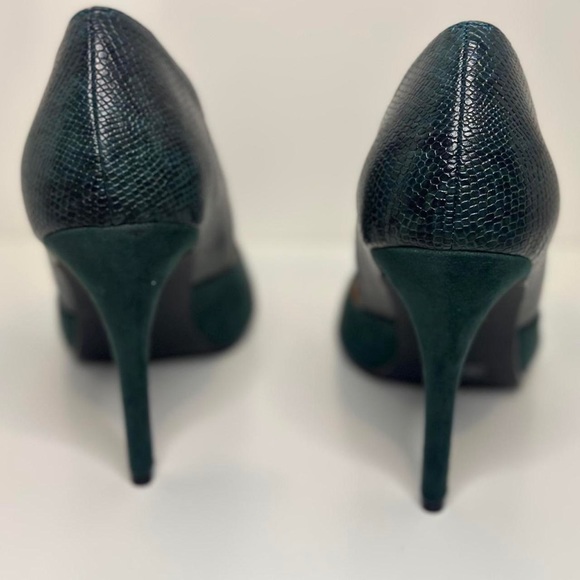 Chinese Laundry, dark teal/ emerald green, pointed toe heels. Size 7. - Picture 2 of 3